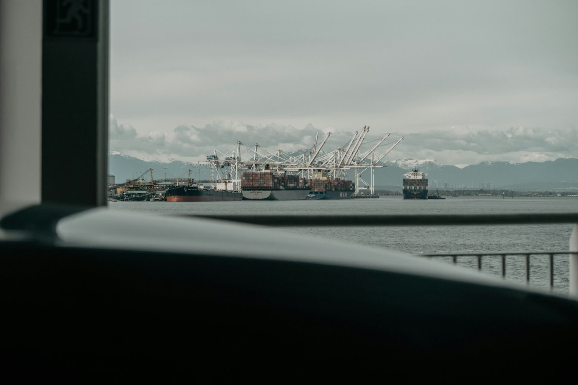 vancouver port crane